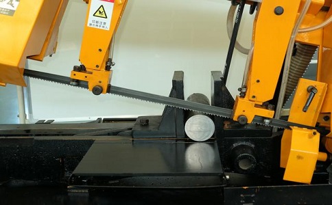 茂南数控带锯床自动送料精度会出现偏差吗？